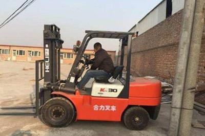 新疆考取叉車操作證 裝卸搬運作業(yè)的三大硬性要求解析